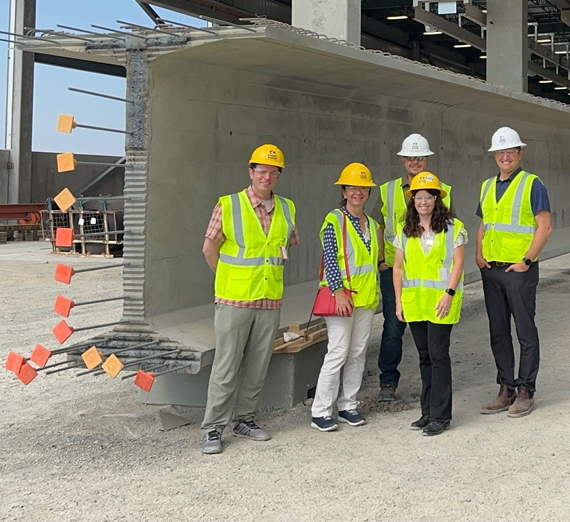 カレッジホールと聖アロイシウスの尖塔を示すキャンパスの上空ビュー